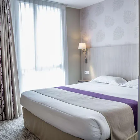 Готель Kyriad Prestige 3*