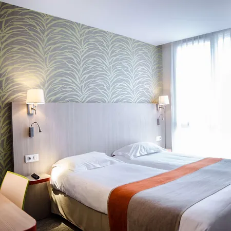 Готель Kyriad Prestige