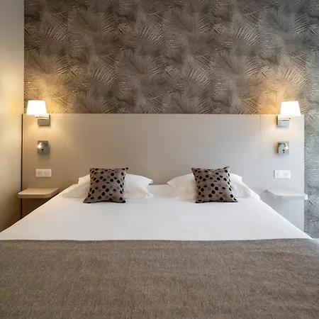 Готель Kyriad Prestige 3*