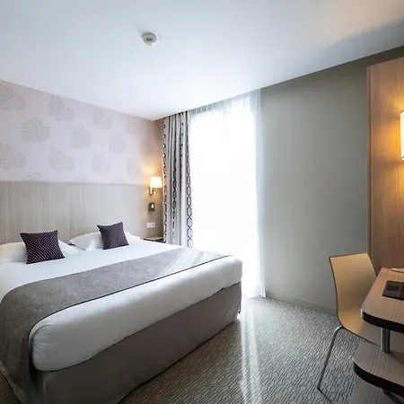 Kyriad Prestige 3*